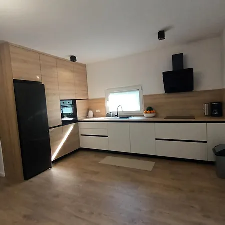 Magdalena Villa *