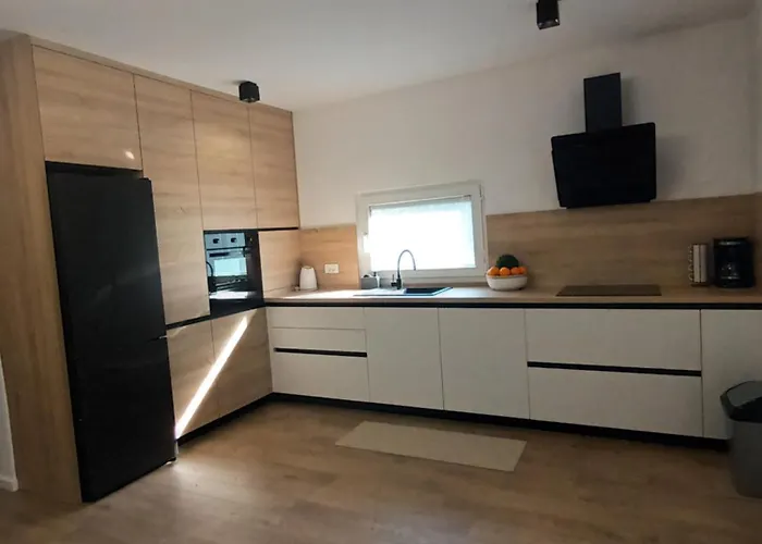 Magdalena Villa *